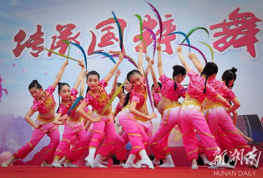 长沙雨花亭小学举行庆建校70周年活动