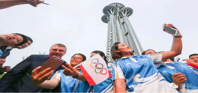 悬挂永久性奥运五环标志 北京奥林匹克塔开放