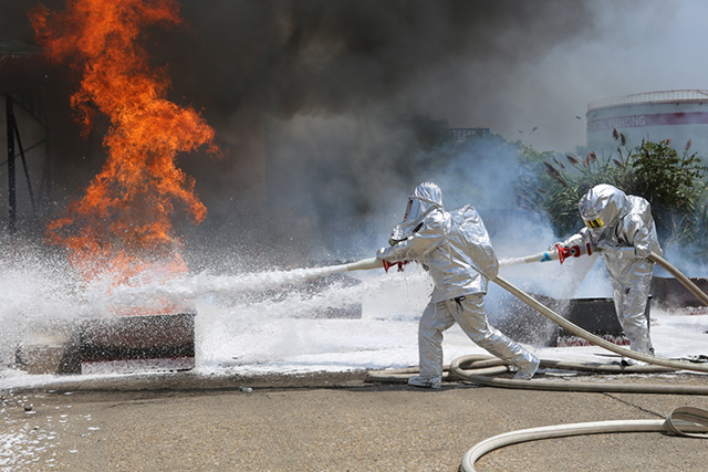 省公安消防总队举行危险化学品事故处置演练
