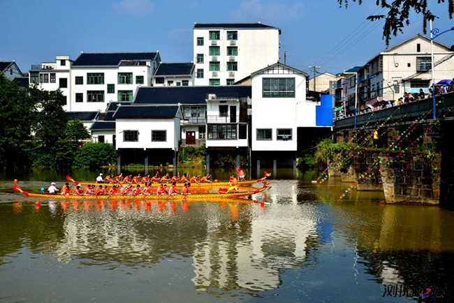 將大溪河溼地公園,河東沿河遊道等景觀包裝成型,古鎮煥發新韻