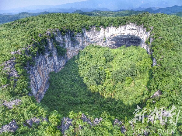 风神洞天坑景区图片