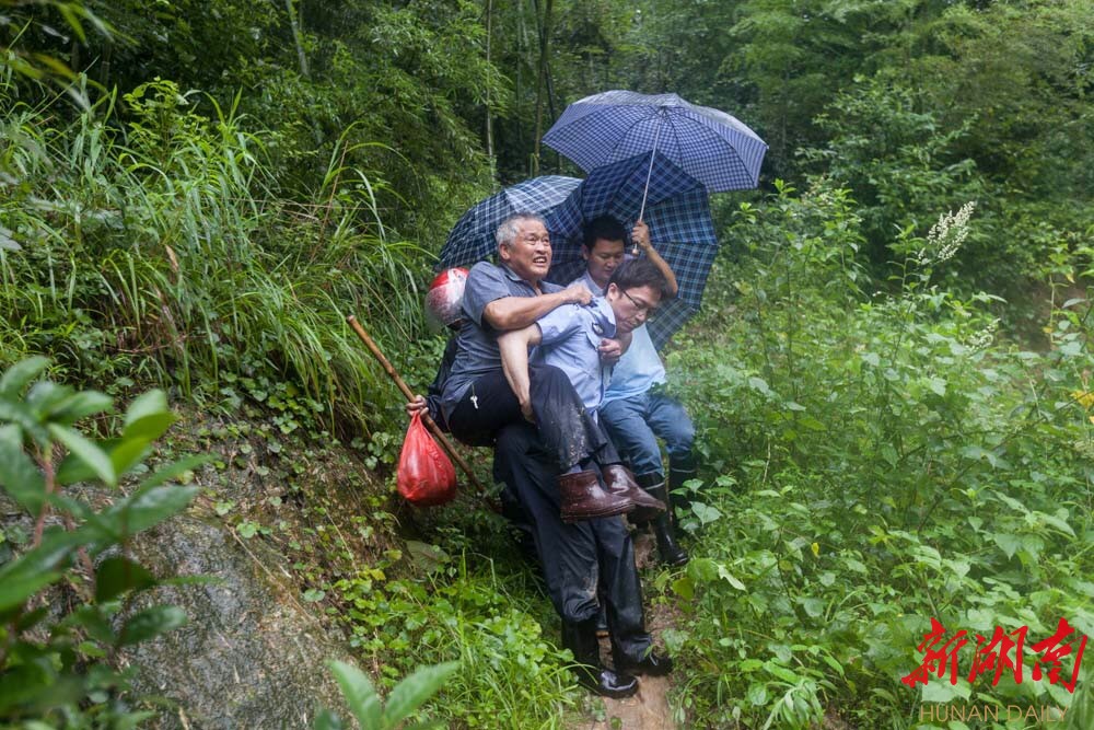 汨羅玉池山突發山洪 2人獲救1人失蹤