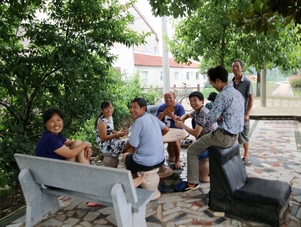 村头镇尾纸牌乐组图