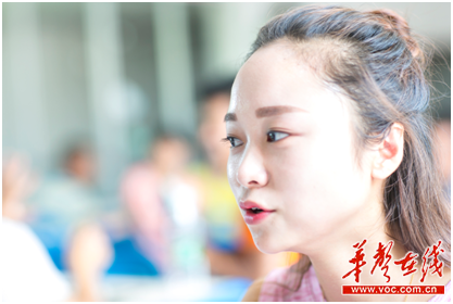 信的作者,就是湖南省溆浦县聋儿听力语言康复学校90后舞蹈老师黄倩雯