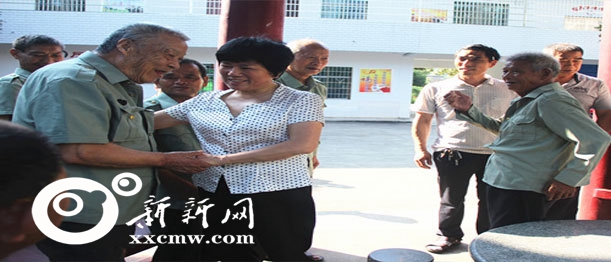 娄底市副市长刘益丈“八一”前夕走访慰问部队官兵及老荣军