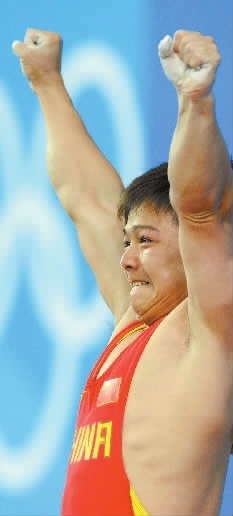 2008年8月10日,龙清泉在北京奥运会男子举重56公斤级决赛中以292