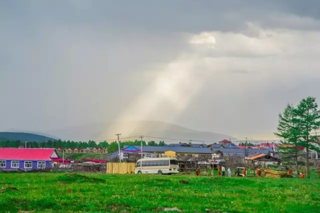 坐上绿皮火车去吸氧