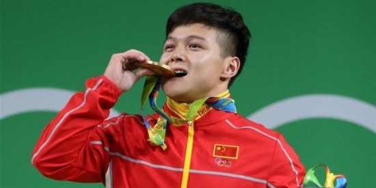 里约奥运会举重男子56公斤级：龙清泉夺冠