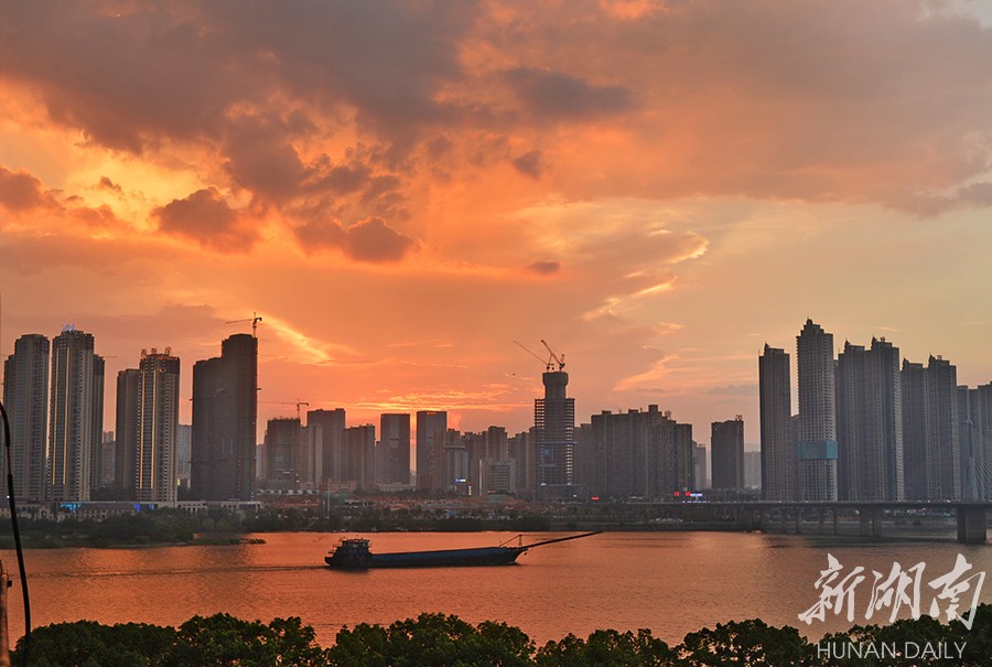 醉美长沙"火烧云"