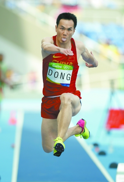 8月16日,湘籍运动员董斌在男子三级跳远决赛中发挥出色,以17米58的