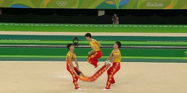 中国体操队里约表演“人肉跳绳”引爆全场