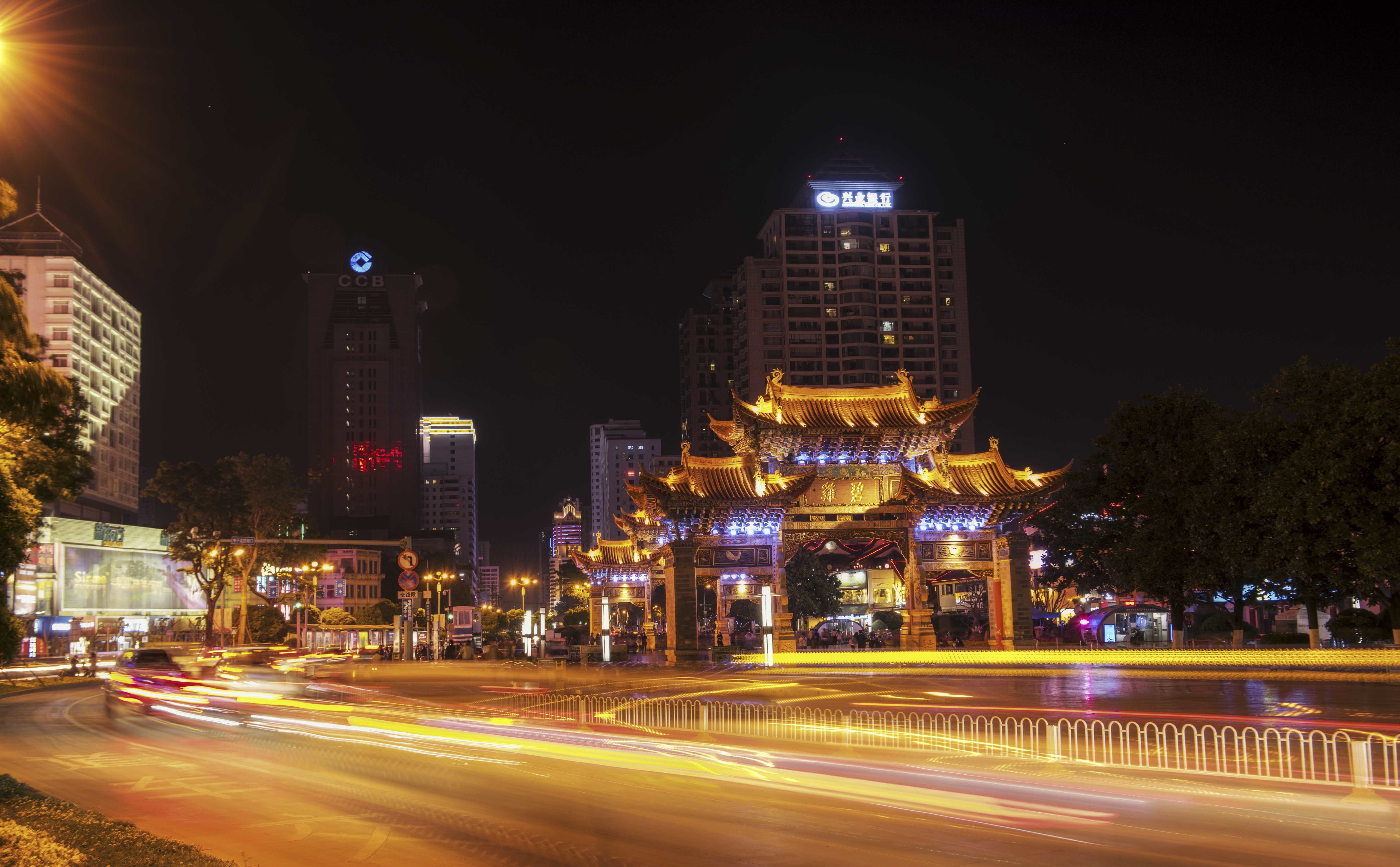 长沙"00"后美女的双城记 大夏天爬高楼记录城市美景 - 故事 - 新湖南