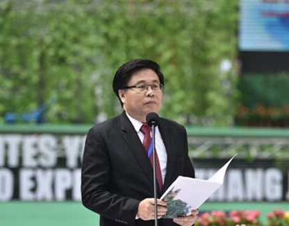 副省长何报翔,国家旅游局国际司司长张利忠,湖南省政府副秘书长熊方平