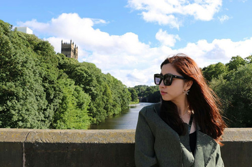 (作者甘建华先生的女儿甘恬.照片由作者提供.