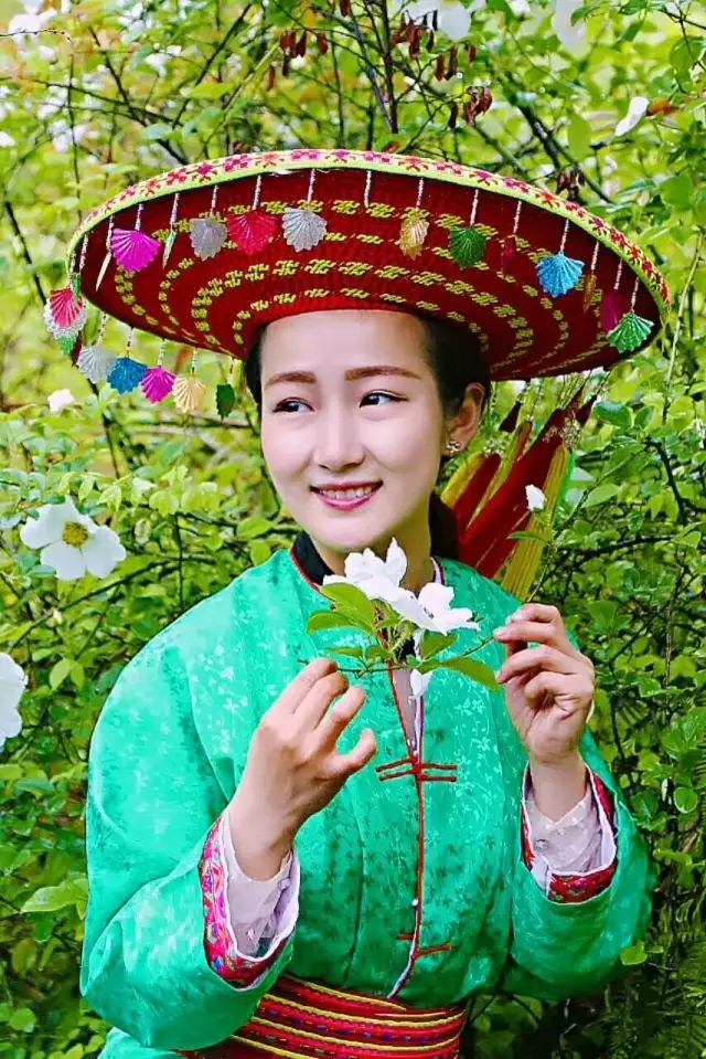 演唱:向孜