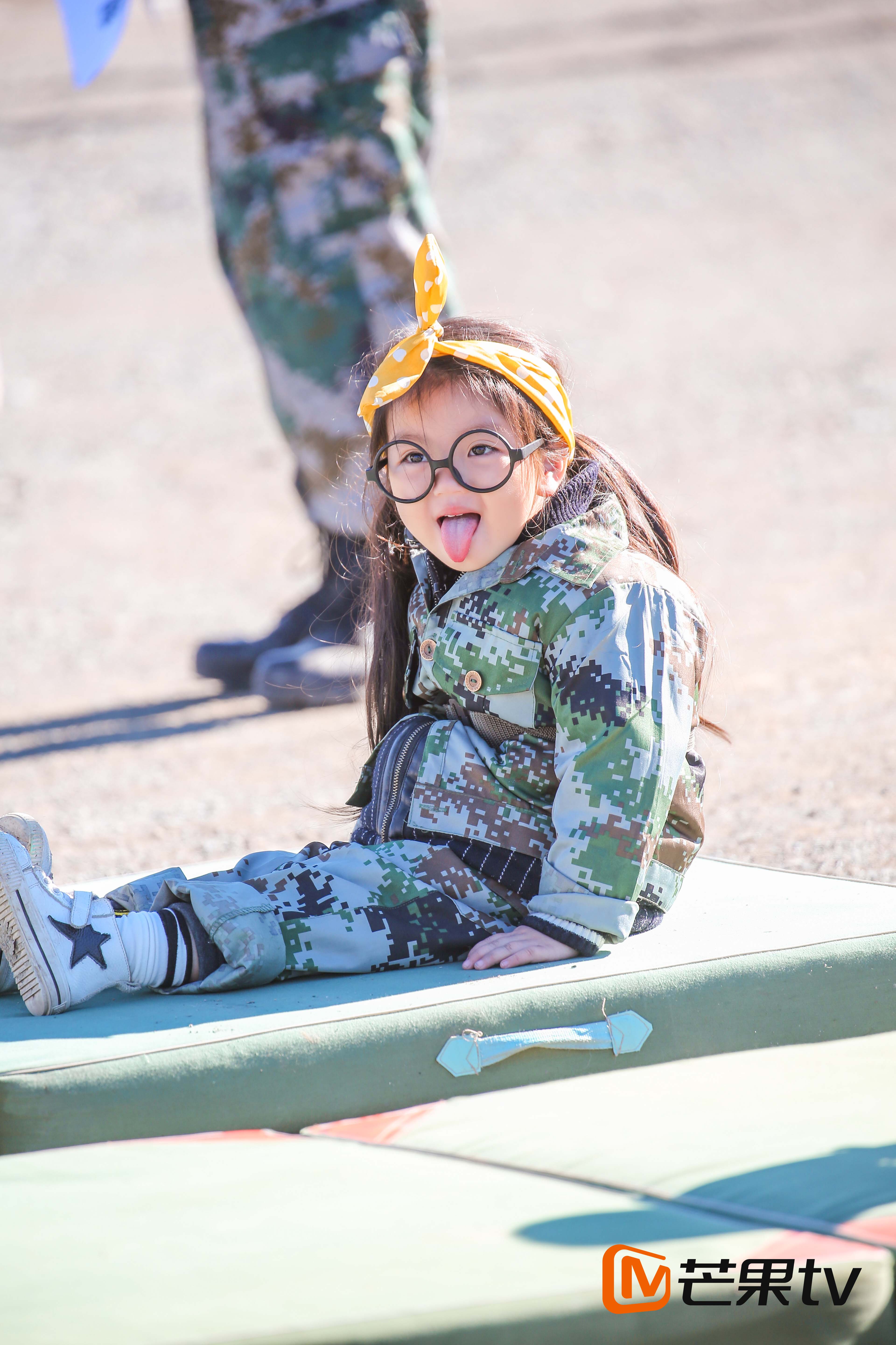 播出的方式,人员组成也创新采用了3对明星父子 3对明星素娃混搭模式