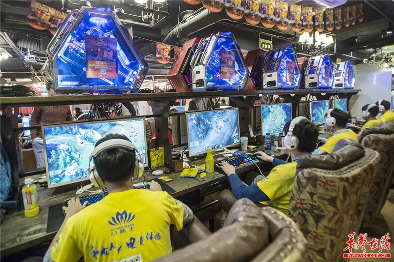 美女cos助阵 口味王我最英雄电竞赛首批总决赛战队出炉