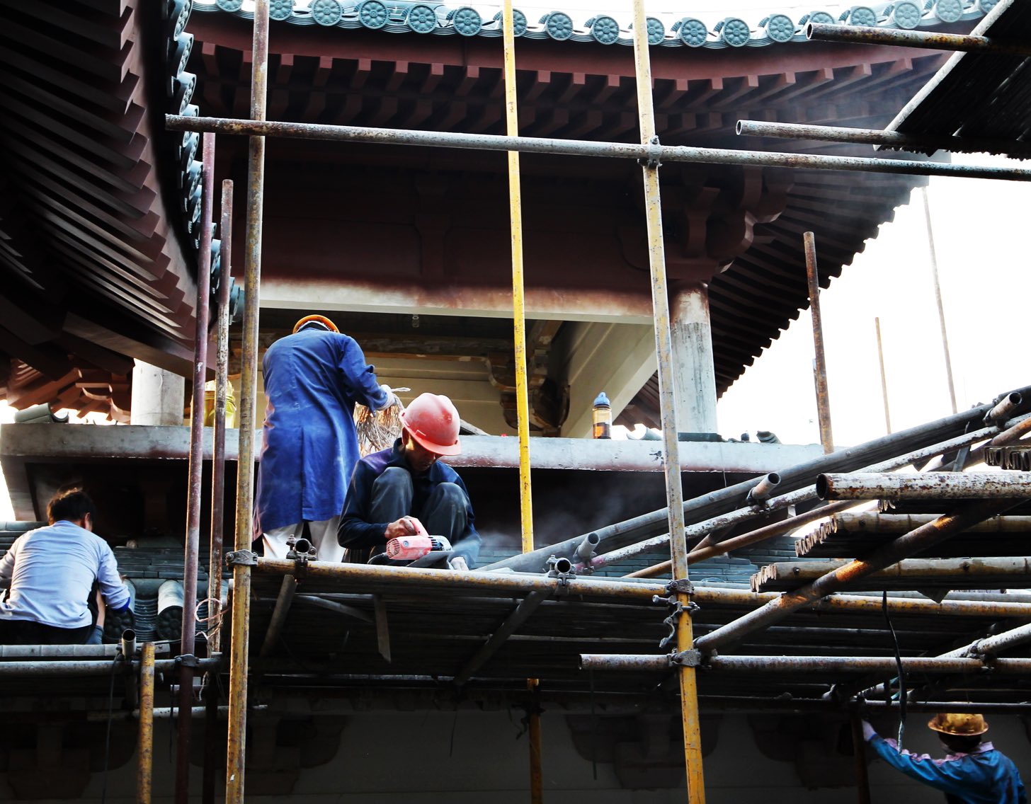 整修昭山古寺