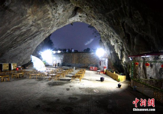 湖南村民打造溶洞餐厅 可边就餐边感受大自然