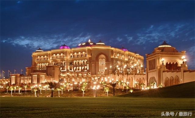 世界上唯一一家八星级酒店，到底有多豪华？