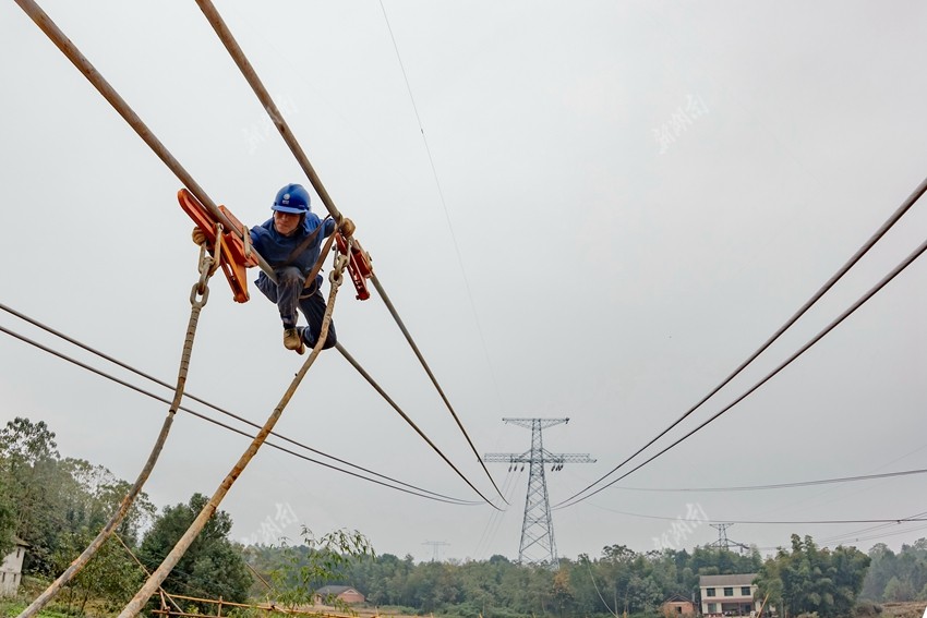 特高压上的蜘蛛侠