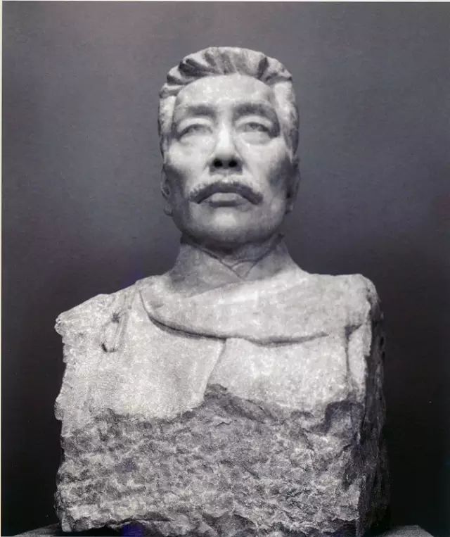 鲁迅先生胸像(石雕) 萧传玖 1958年 上海鲁迅纪念馆藏