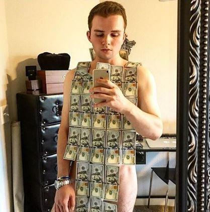 2016富二代炫富之最香槟泡澡钞票当纸