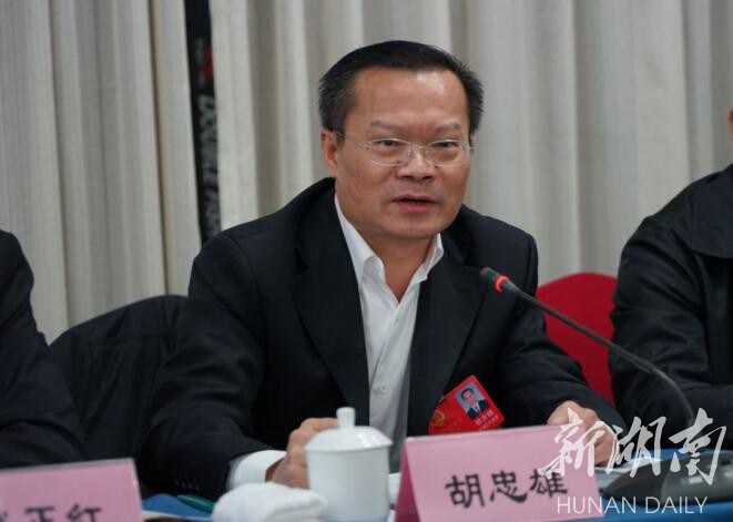 徐亚平 徐典波 通讯员 李卓 吴鹏翔)今天下午,岳阳市委书记胡忠雄走进