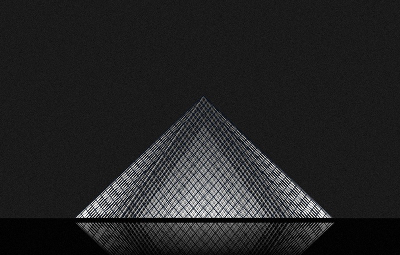 卢浮宫金字塔 – 贝聿铭