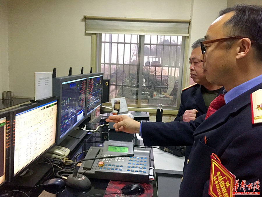 铁路值班员的春运24小时