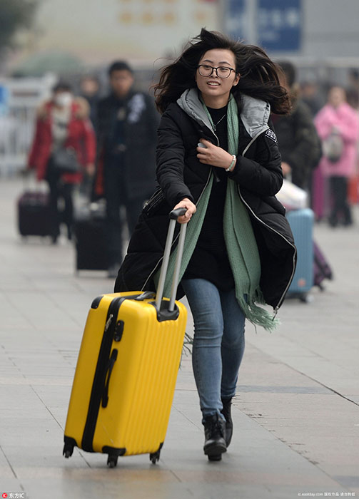 春运特写:"返乡人"步履匆匆回家心切