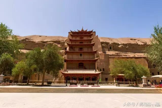 在日升昌,陈列着晋商当年做生意的很多物什,还有白花花的银库,晋商之