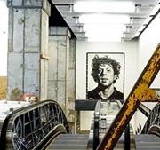 从涂鸦到公共艺术，地铁成为地下美术馆