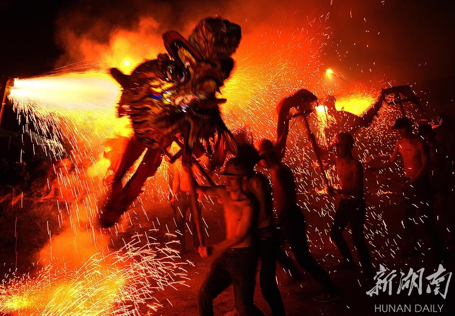 火龙狂舞,烈焰燃烧