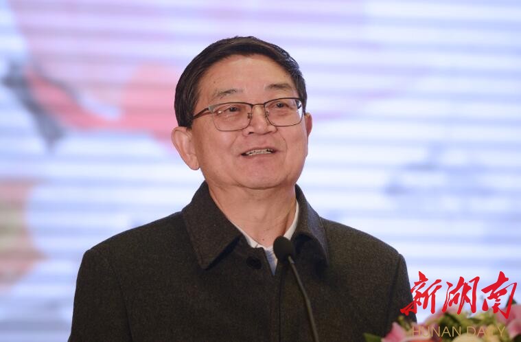 基金管委会执行主任,中华志愿者协会弘扬雷锋精神促进会主任李天文:我