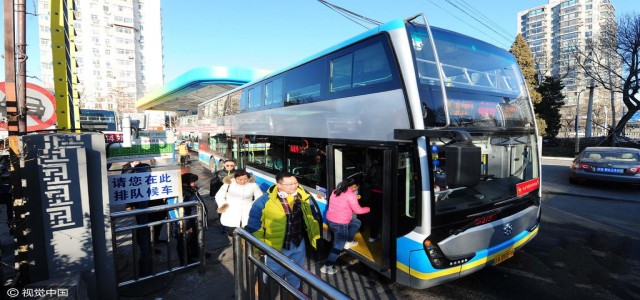 北京首批双层纯电动公交车二环路开跑