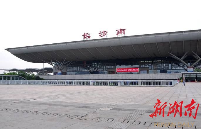 "洞庭湖小麻雀"飞瞰长沙城