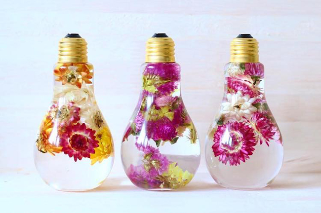 日本花卉艺术家打造梦幻灯泡花艺装饰品