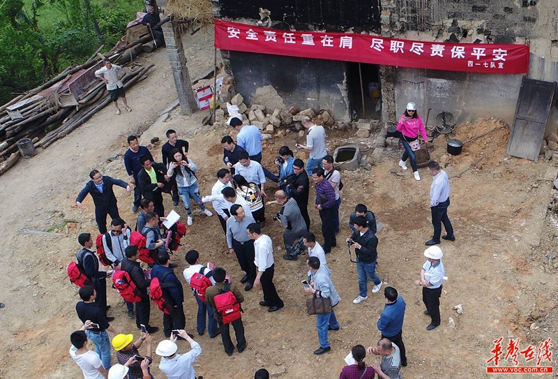 红背包行动走进新邵县排查地质灾害隐患点