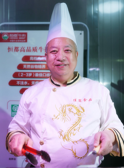 应本报请求,湘菜大师罗继湘遵循