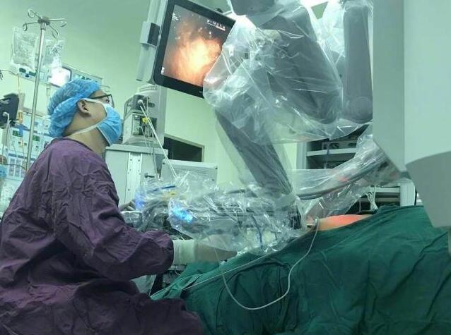 高难度手术由机器人“接手”，“达芬奇”一天做9台手术