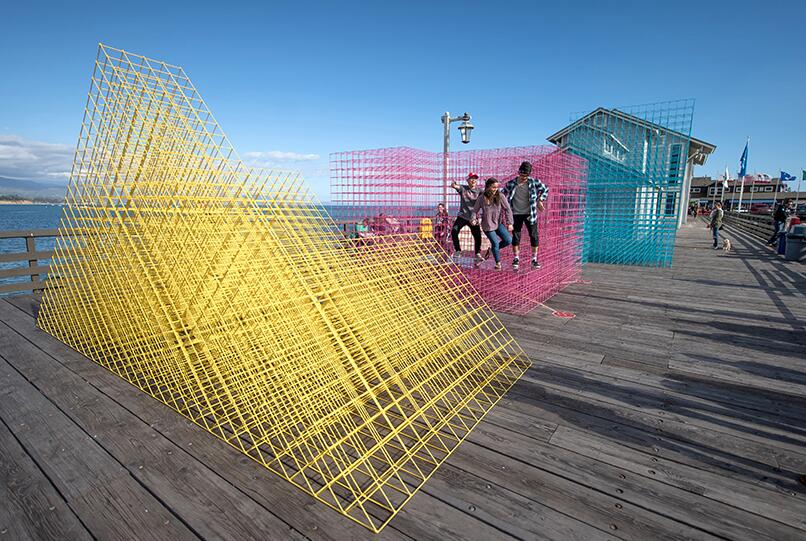 设计公司推出彩色矩阵凉亭 为城市增添活力