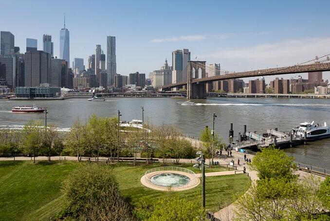 纽约布鲁克林大桥公园里的地上漩涡