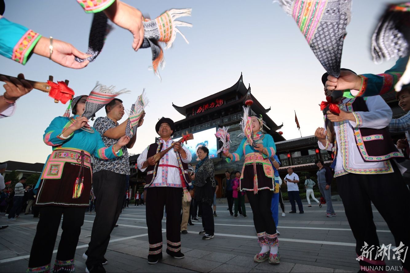非遗表演展湘西魅力