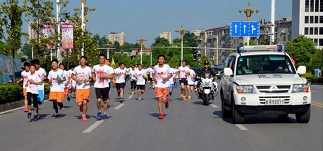 娄底首届爱心公益涂鸦跑：千人长跑 传递爱心