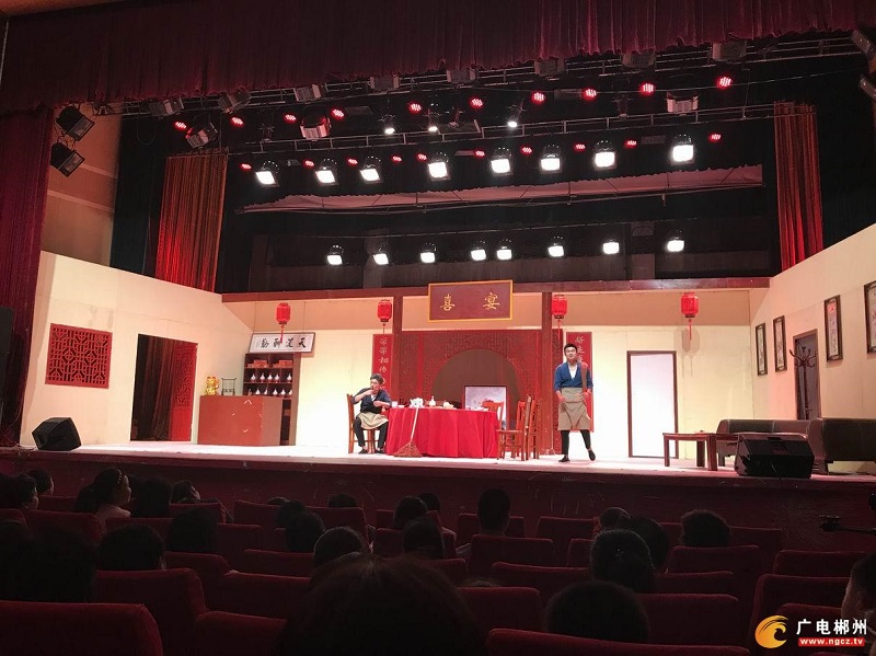 "诚信之旅 与王者同行" 五粮液牵手芙蓉王跨界话剧《喜宴》巡演第七站