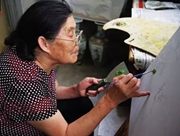 人物丨70多岁拿起画笔，随便一画，就被称为中国梵高