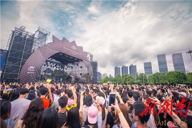 长沙草莓音乐节热辣收官,数万乐迷玩嗨