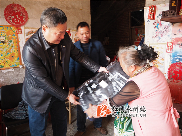 人民的好公仆追记蓝山县委原常委政法委原书记黄小兵