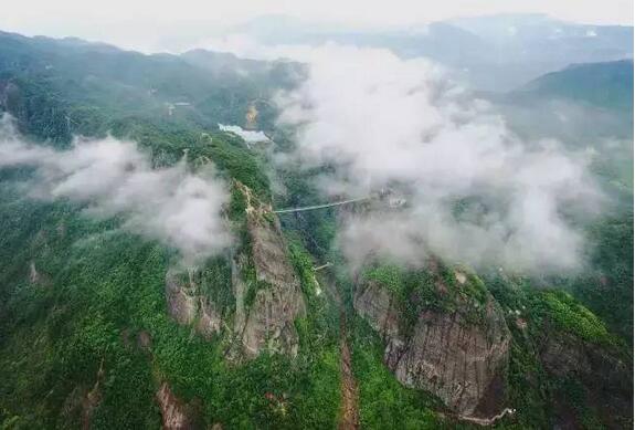 长沙出发仅3小时，周末一起在180米高空荡秋千